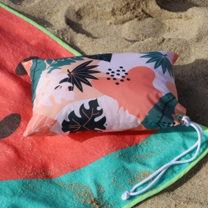 Cojn de playa en tejido impermeable con llenado