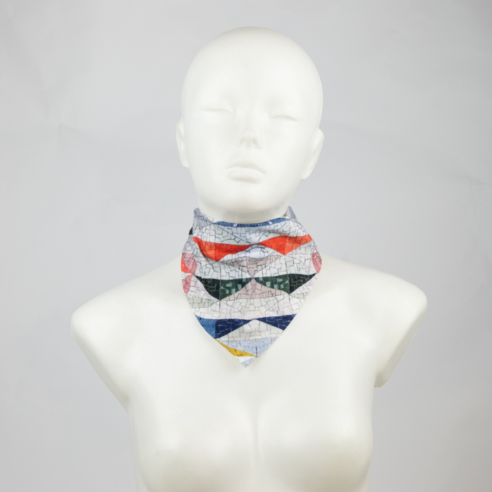 Foulard modele triangle touche coton - polyester full color
