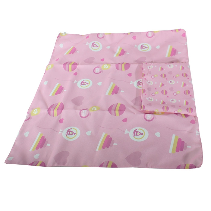 Changing diapers in polyester minimat, waterproof, full prin